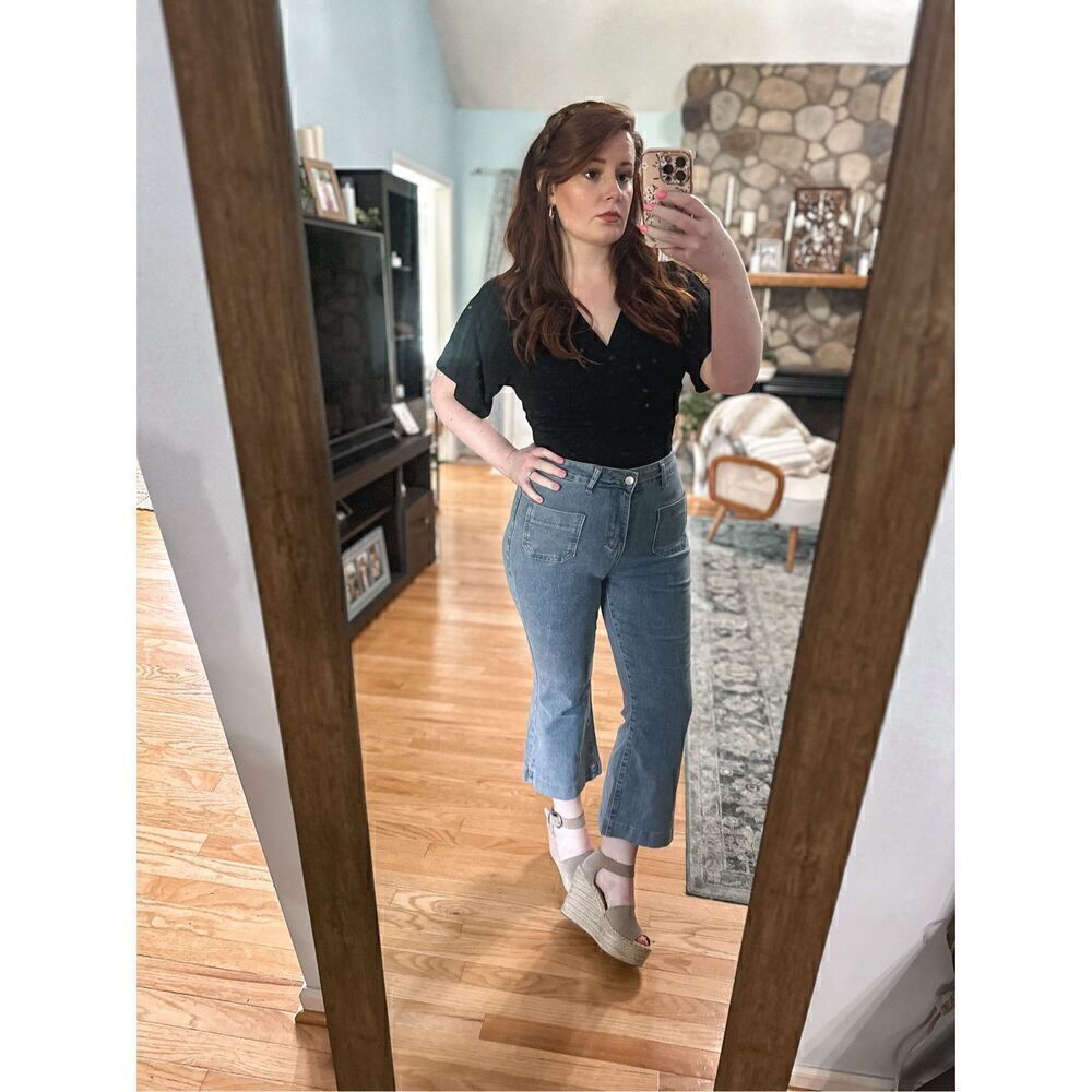 Cropped mom jeans